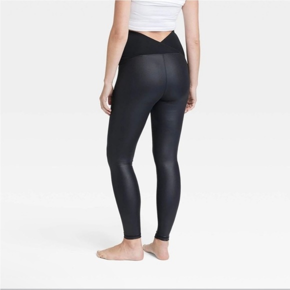 Isabel Maternity Active High Gloss Leggings - Picture 2 of 10